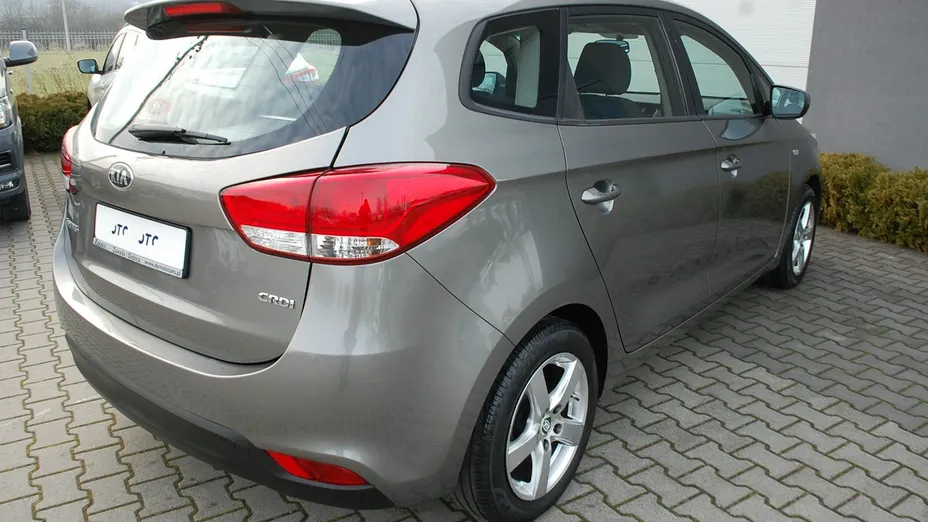 KIA Carens -
