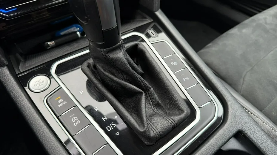 VOLKSWAGEN Passat -
