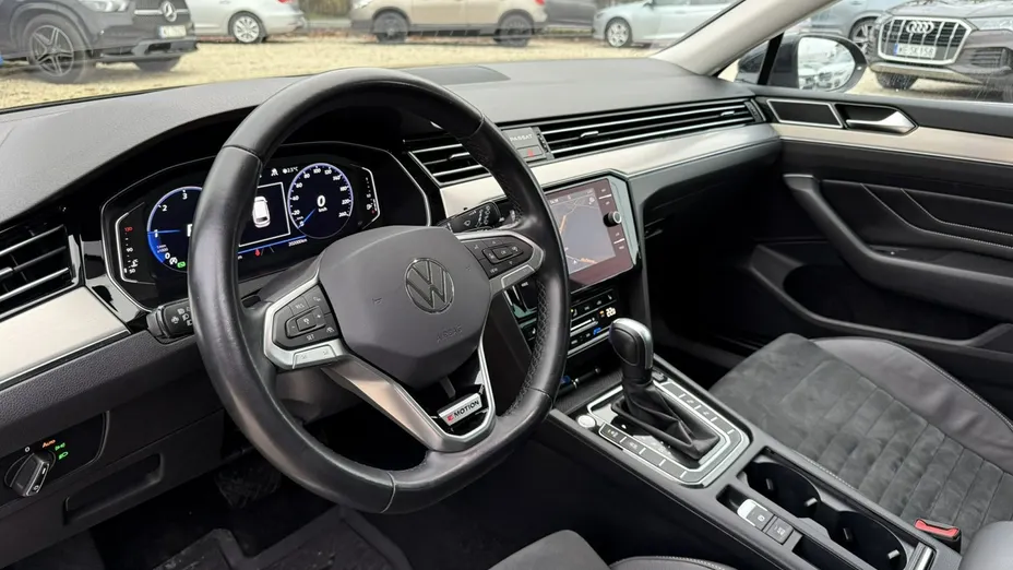 VOLKSWAGEN Passat -