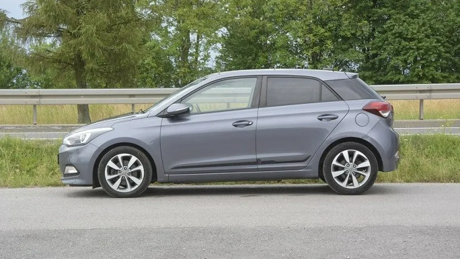 HYUNDAI i20 -