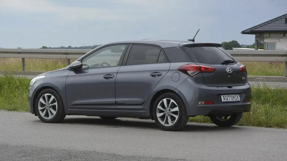 HYUNDAI i20 -