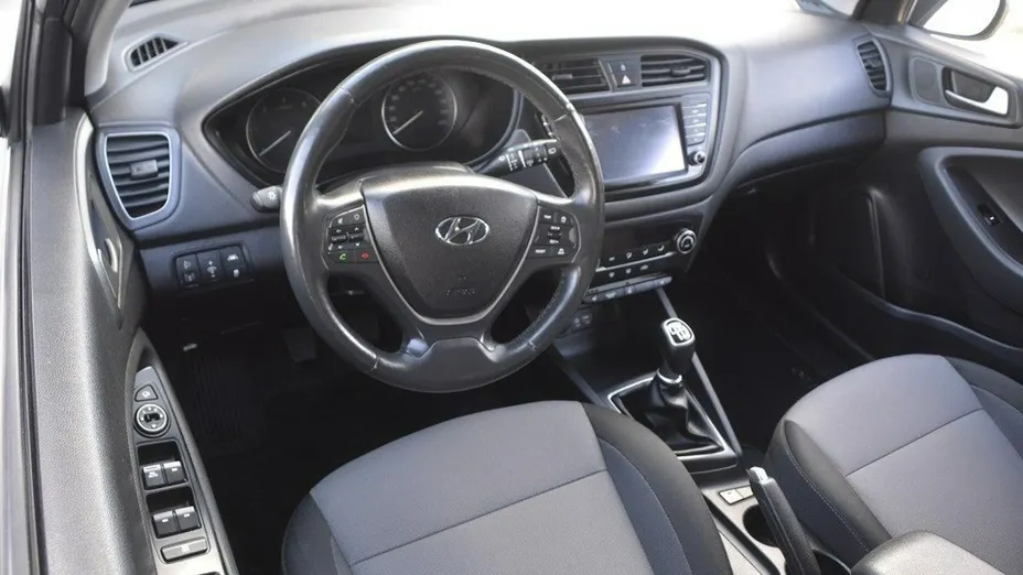 HYUNDAI i20 -