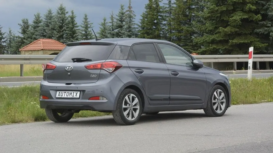HYUNDAI i20 -