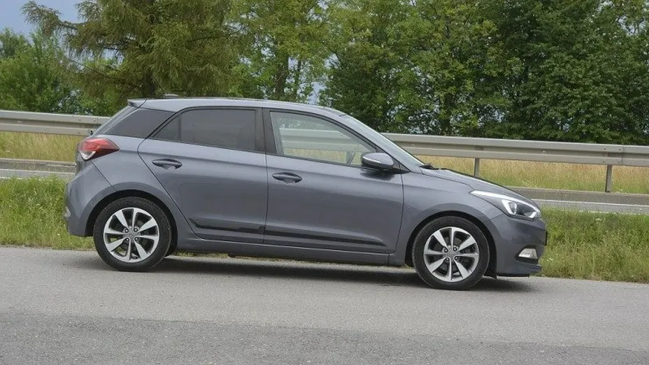 HYUNDAI i20 -