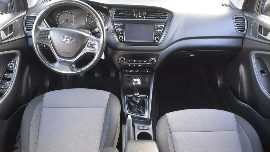 HYUNDAI i20 -