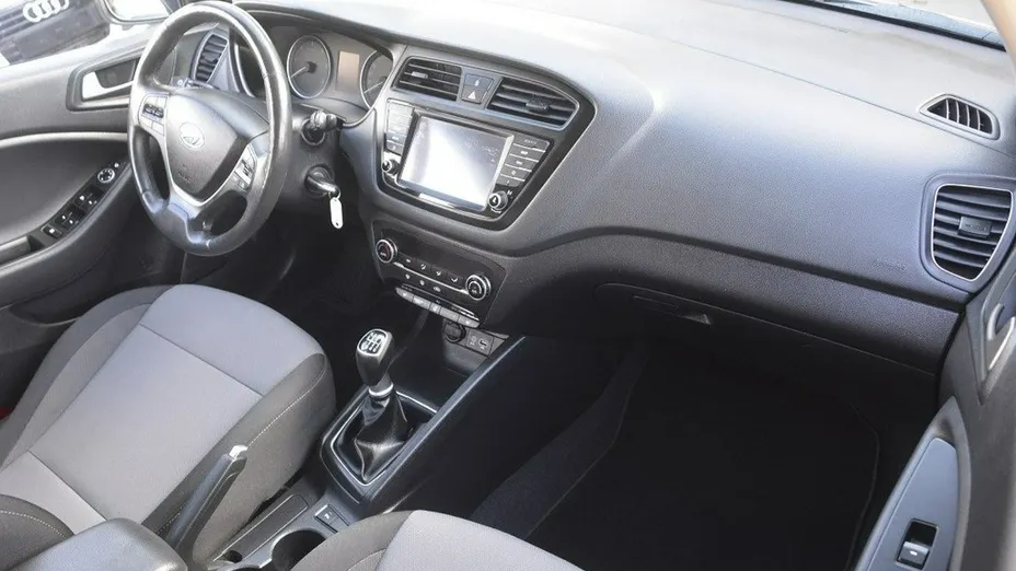HYUNDAI i20 -