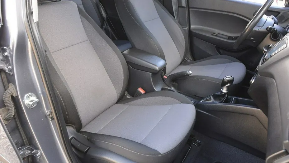 HYUNDAI i20 -