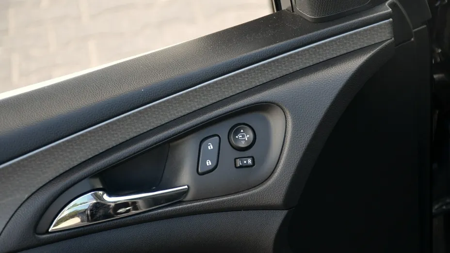 OPEL Insignia -
