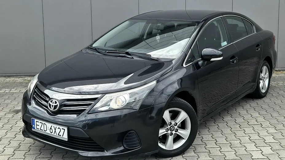 TOYOTA Avensis -