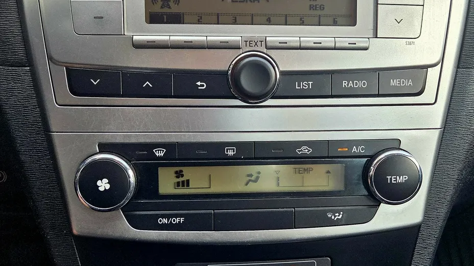 TOYOTA Avensis -