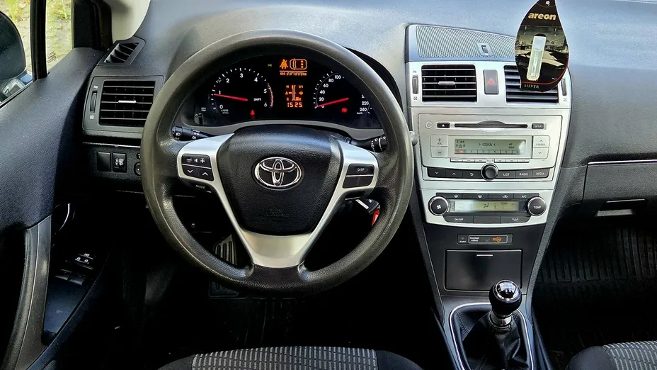 TOYOTA Avensis -