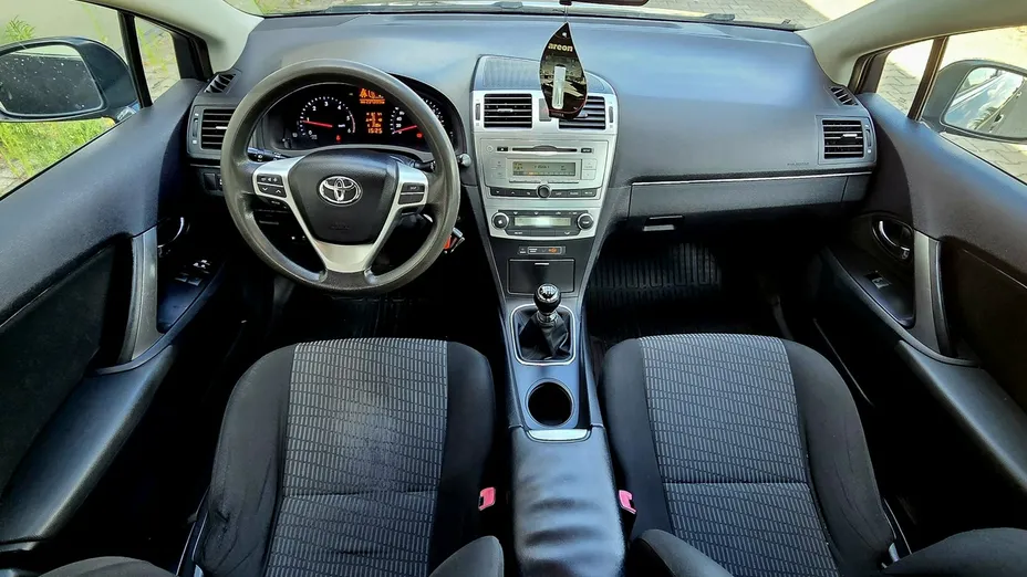 TOYOTA Avensis -