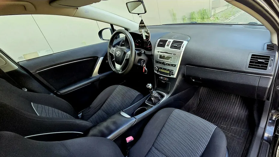 TOYOTA Avensis -
