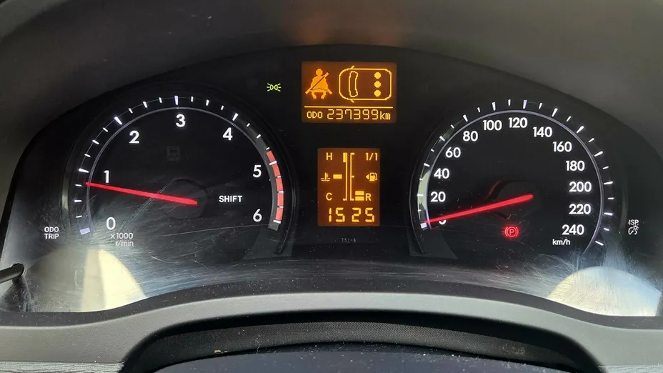 TOYOTA Avensis -