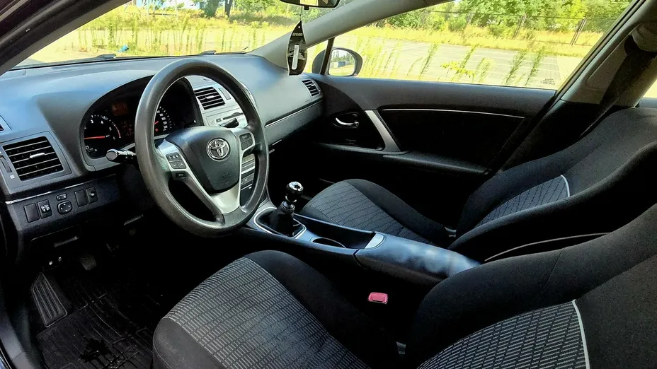 TOYOTA Avensis -
