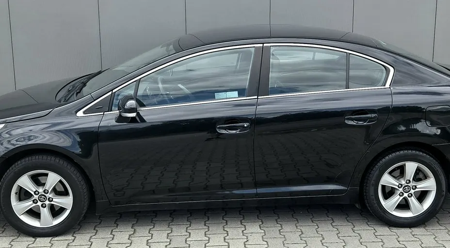 TOYOTA Avensis -