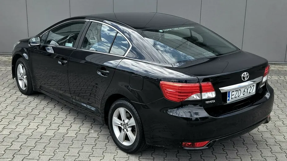 TOYOTA Avensis -