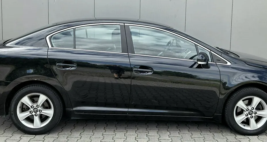 TOYOTA Avensis -