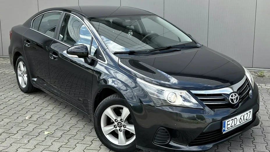 TOYOTA Avensis -