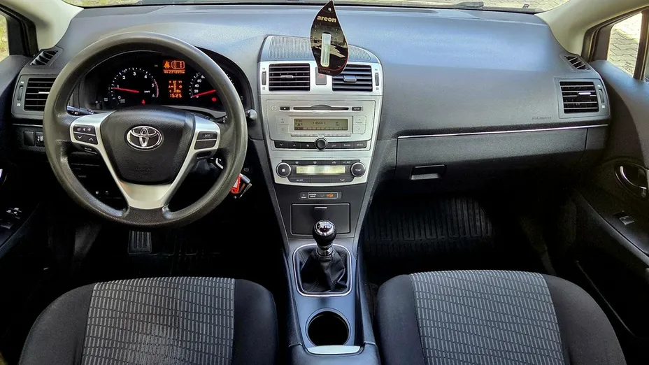 TOYOTA Avensis -