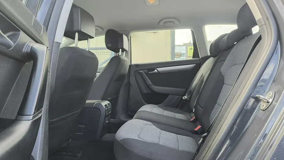 VOLKSWAGEN Passat -