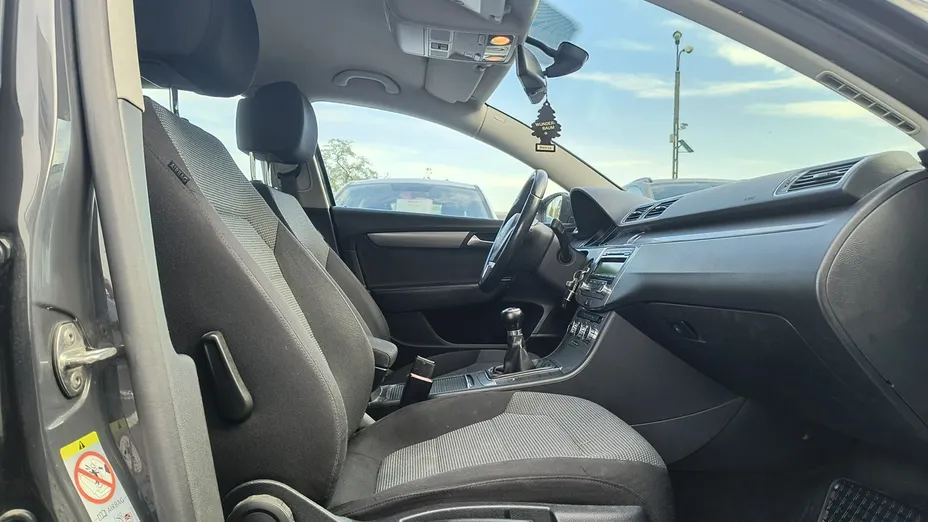 VOLKSWAGEN Passat -