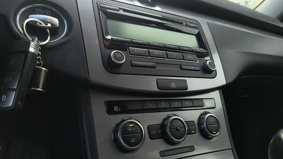 VOLKSWAGEN Passat -