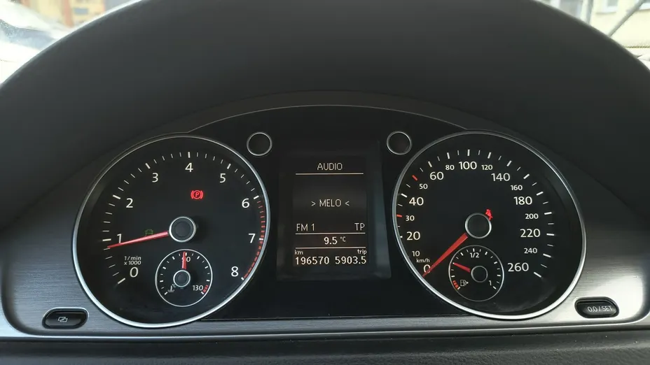 VOLKSWAGEN Passat -