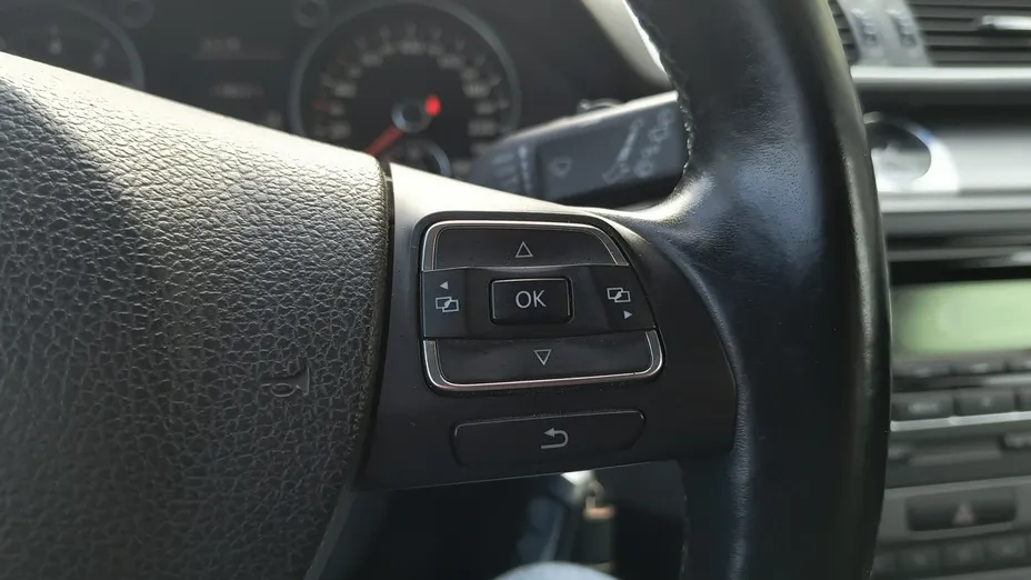 VOLKSWAGEN Passat -