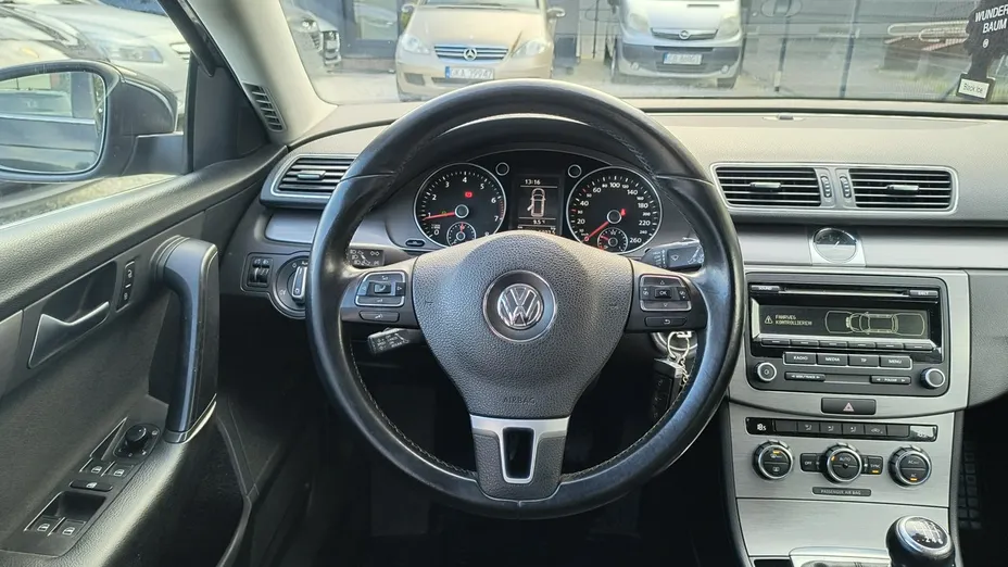 VOLKSWAGEN Passat -