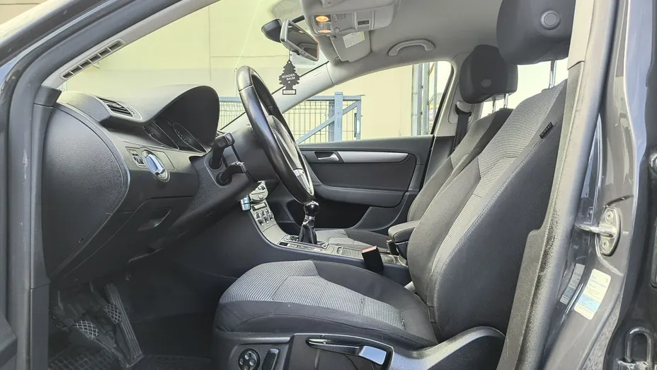 VOLKSWAGEN Passat -