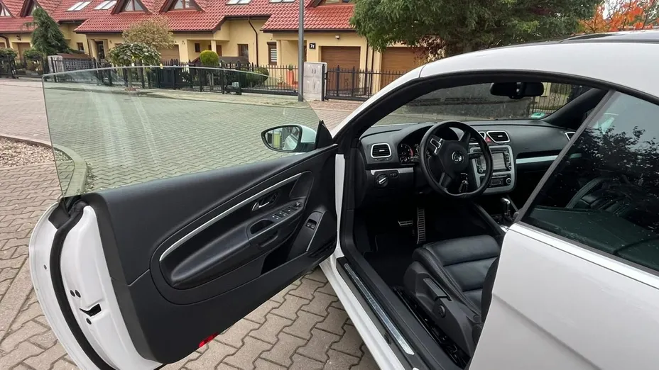 VOLKSWAGEN Eos -