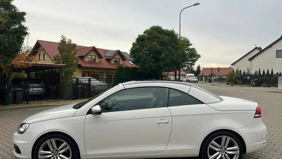 VOLKSWAGEN Eos -