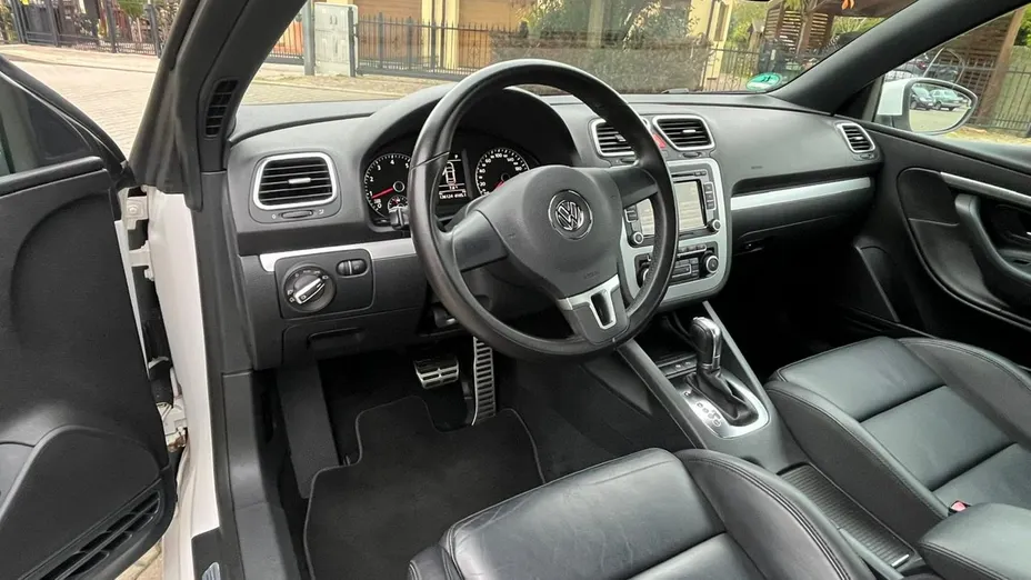 VOLKSWAGEN Eos -
