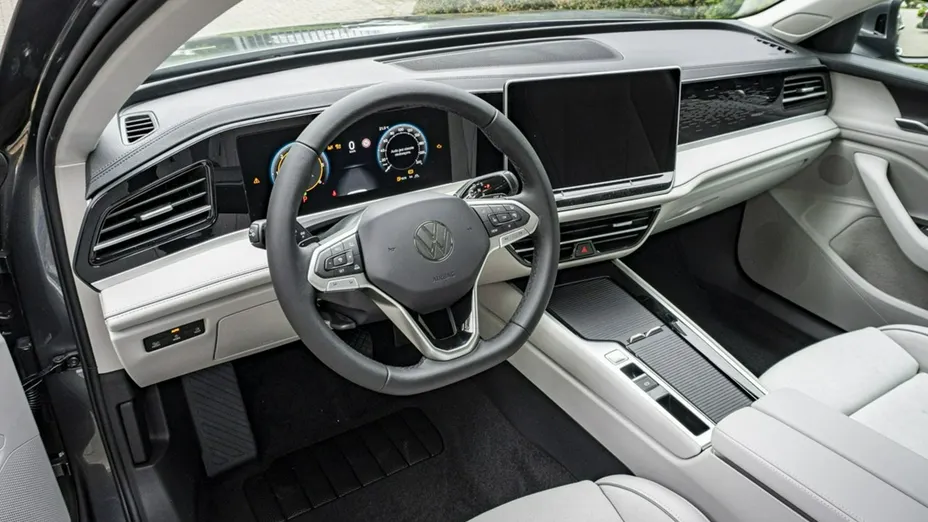 VOLKSWAGEN Passat -