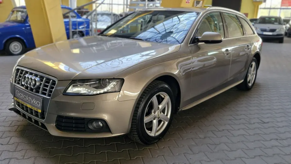 AUDI A4 -