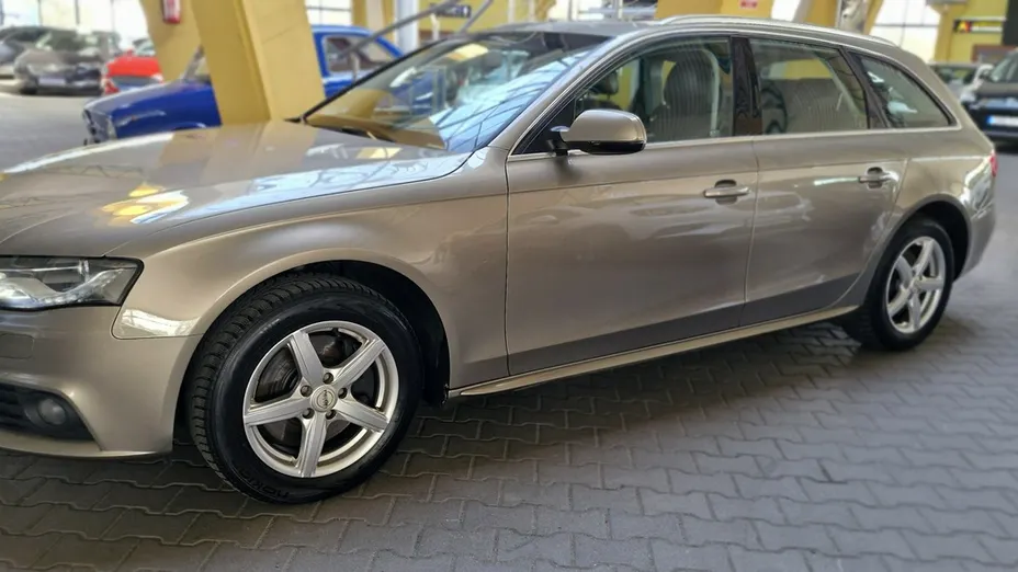 AUDI A4 -