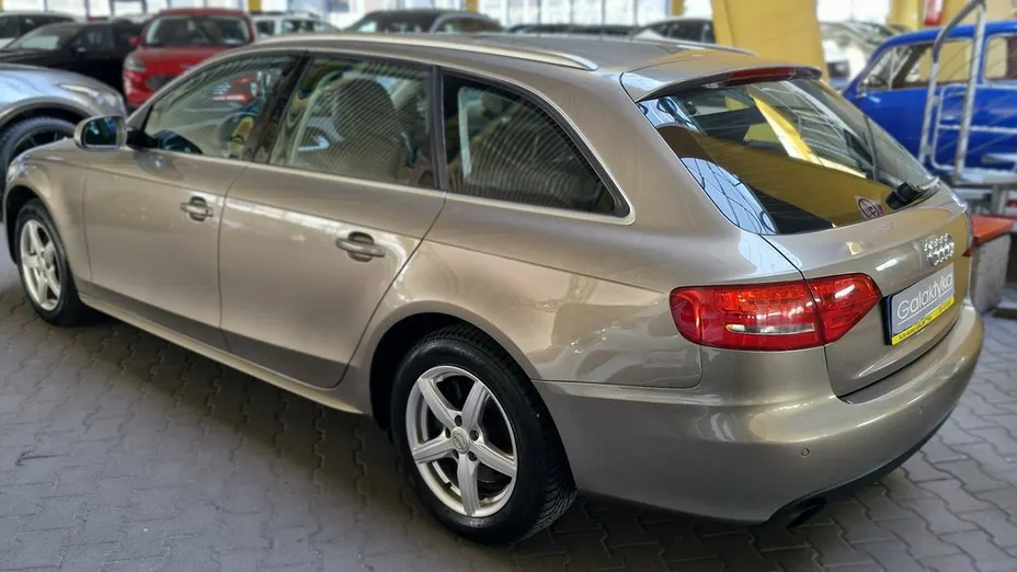 AUDI A4 -