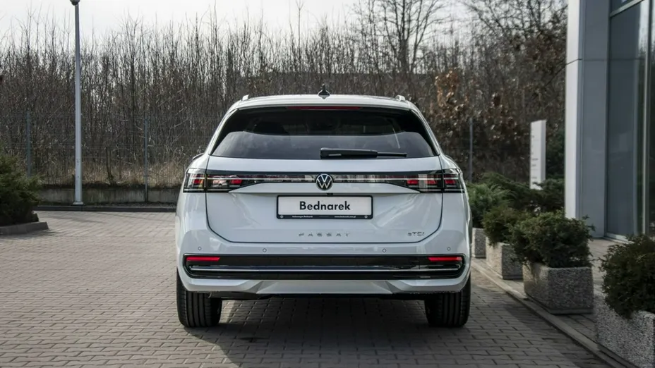 VOLKSWAGEN Passat -