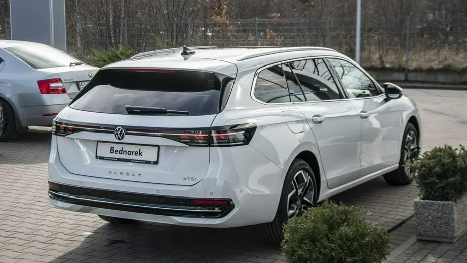 VOLKSWAGEN Passat -