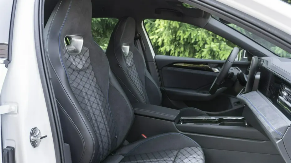 VOLKSWAGEN Passat -