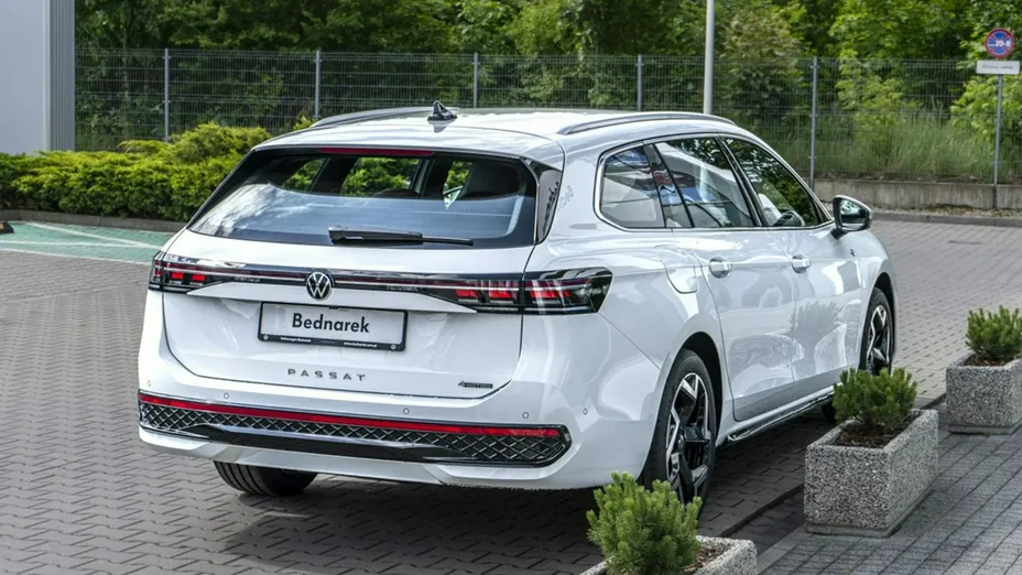 VOLKSWAGEN Passat -