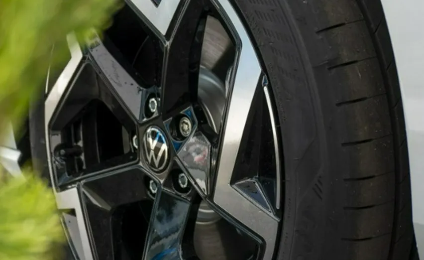 VOLKSWAGEN Passat -