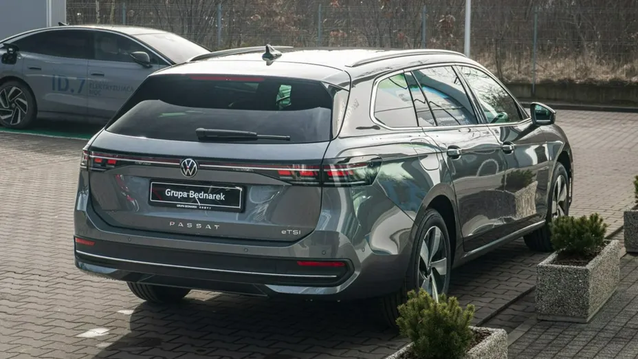 VOLKSWAGEN Passat -