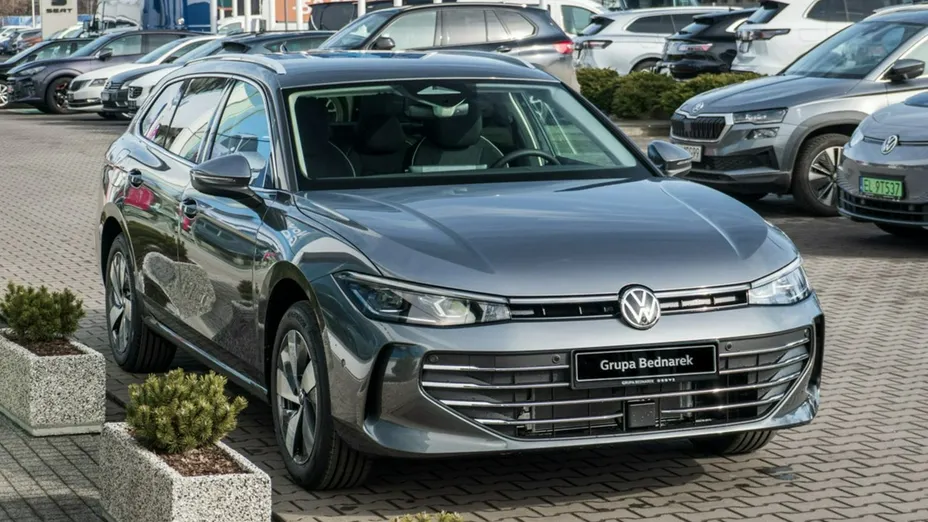 VOLKSWAGEN Passat -