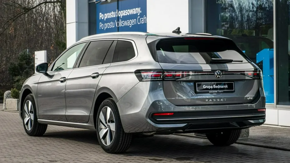 VOLKSWAGEN Passat -