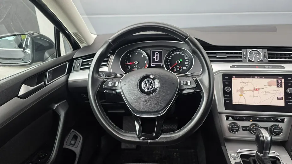 VOLKSWAGEN Passat -
