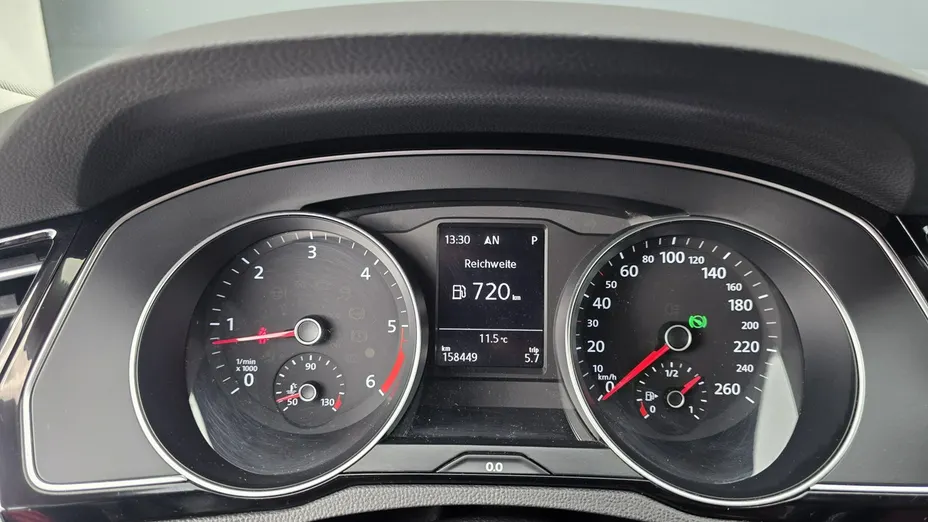 VOLKSWAGEN Passat -