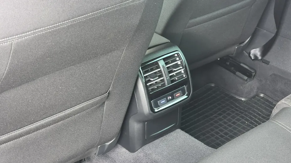 VOLKSWAGEN Passat -