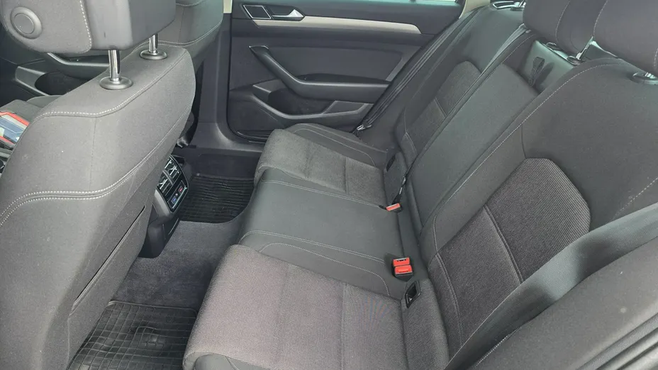 VOLKSWAGEN Passat -